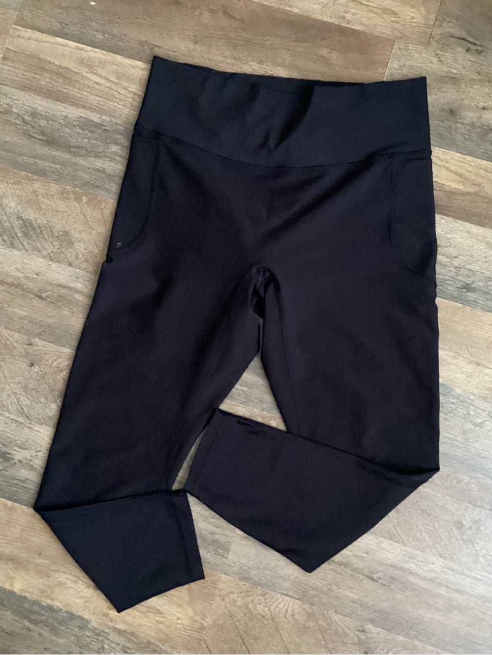 Old Navy Black High-Waist Yoga Leggings with Pockets